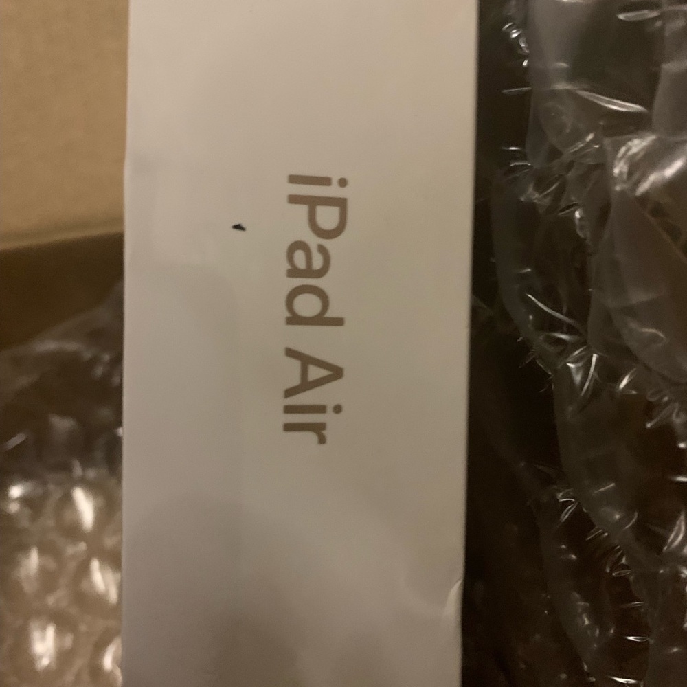 Ipad brand new in box and packaging (2019) model
